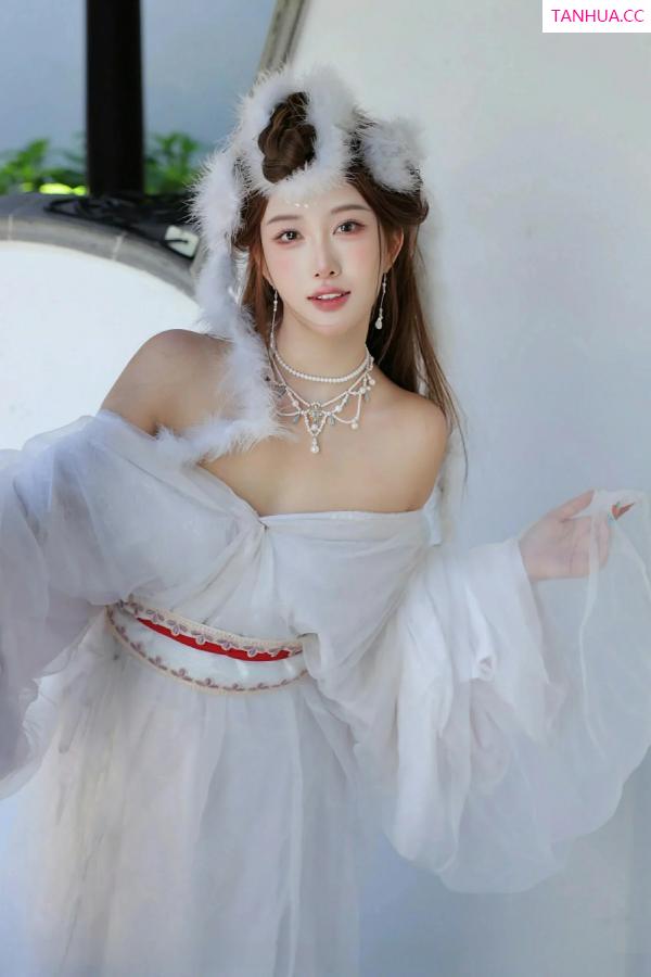   [XiuRen]高清写真图 2025.10.09 No.10843 金允希Yuki 低胸长裙第42张图片